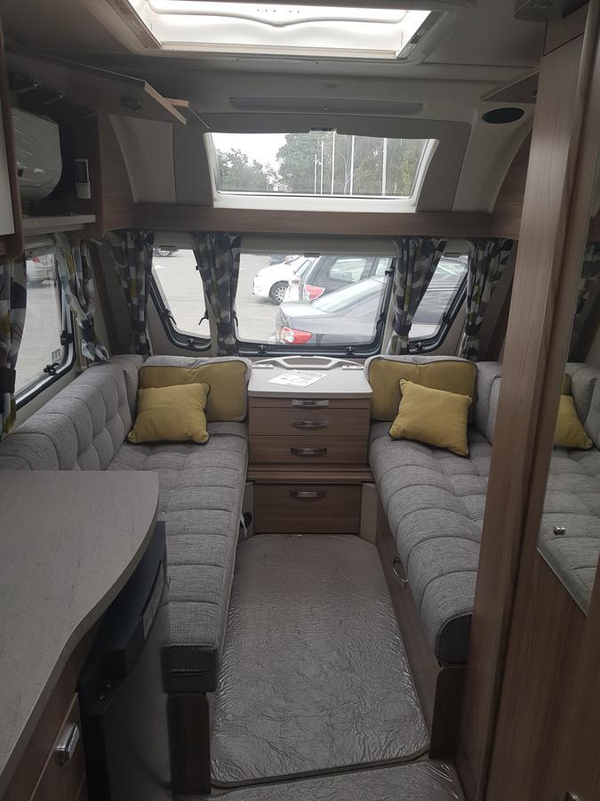 New English Luxury Caravan On The Sea